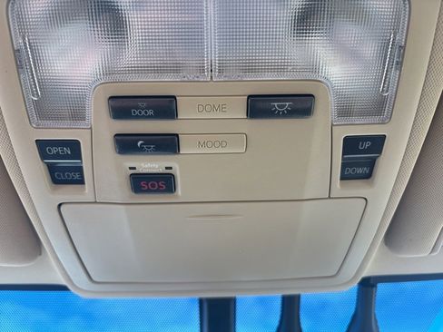 Used 2013 Toyota Avalon Limited FWD image 25
