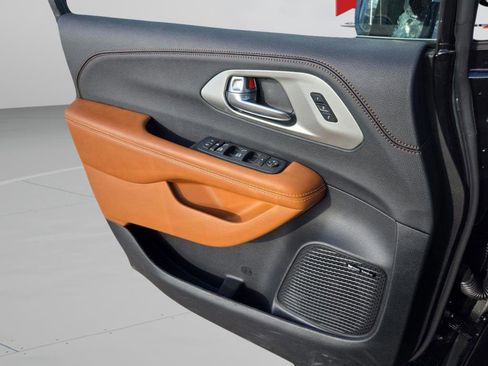 New 2026 Chrysler Pacifica Pinnacle w/ Trailer Tow Group image 33