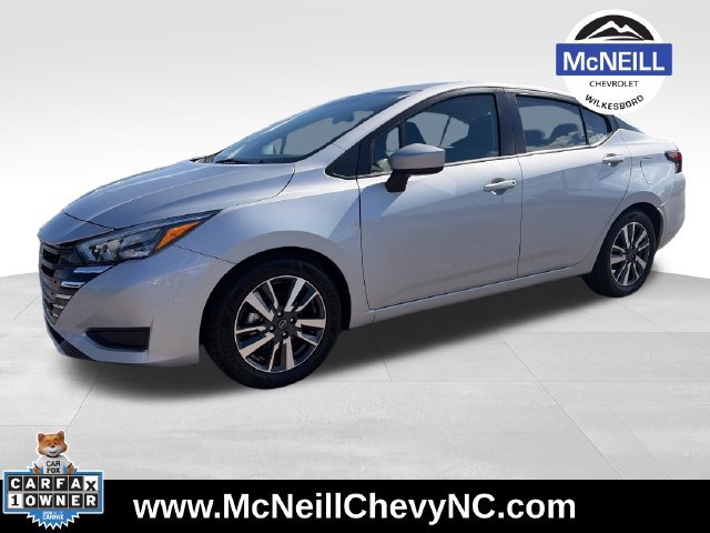 Used 2025 Nissan Versa SV FWD image 3