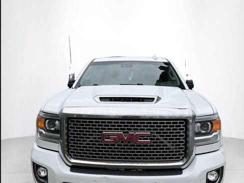 Used 2017 GMC Sierra 2500 Denali w/ Duramax Plus Package AWD/4WD image 5