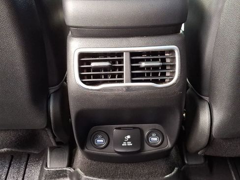 Used 2022 Hyundai Santa Fe Limited AWD/4WD image 12