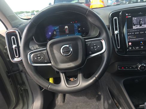 Used 2023 Volvo XC40 B5 Plus w/ Protection Package Premier image 11