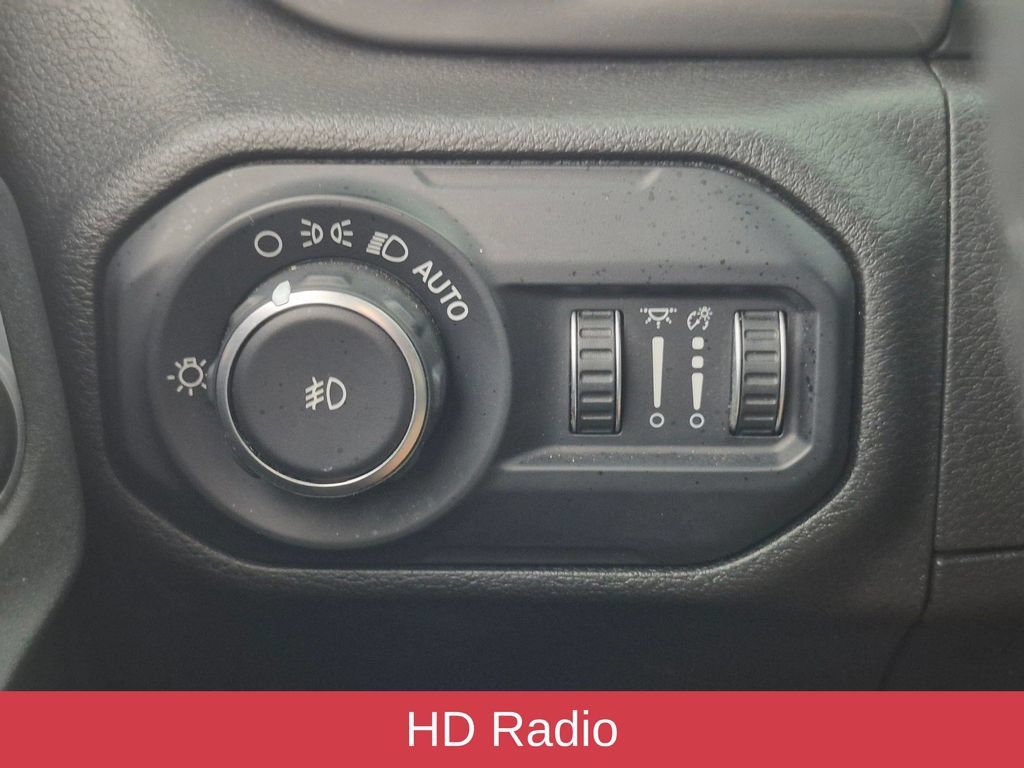 Used 2019 Jeep Wrangler Unlimited Sahara AWD/4WD image 14