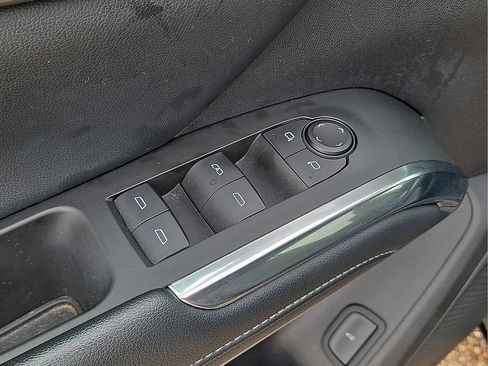 Used 2025 Chevrolet Traverse LT image 22