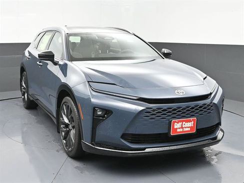 Used 2025 Toyota Crown Signia w/ Advanced Technology Package AWD/4WD image 3