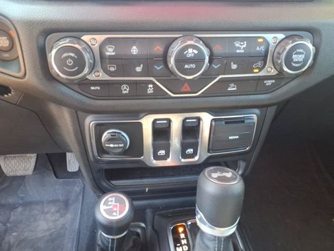 Used 2025 Jeep Wrangler Sport AWD/4WD image 21