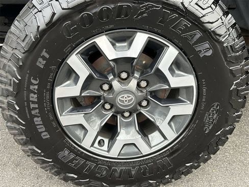 Used 2023 Toyota Tacoma TRD Off-Road image 12