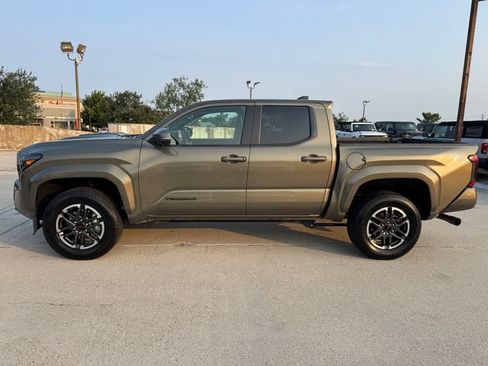 Used 2025 Toyota Tacoma TRD Sport w/ TRD Sport Premium Package AWD/4WD image 13