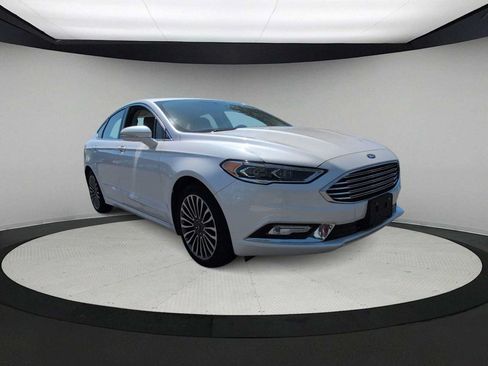 Used 2017 Ford Fusion SE w/ Fusion SE Technology Package AWD/4WD image 2