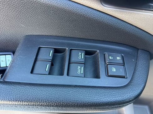 Used 2018 Honda Pilot Touring image 15