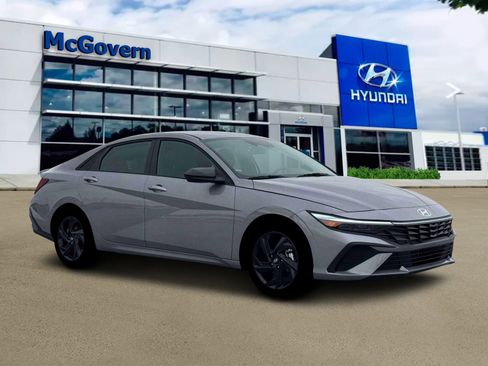 New 2026 Hyundai Elantra Sport FWD image 10