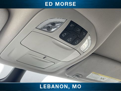 Used 2023 Chrysler Pacifica Touring-L FWD image 18