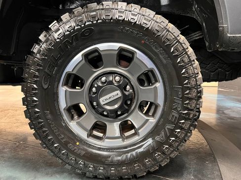 Used 2024 Ford F250 Lariat w/ Tremor Off-Road Package image 33