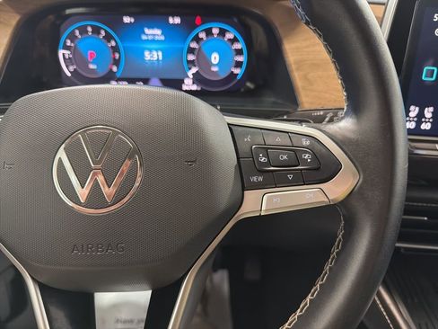 Used 2025 Volkswagen Atlas SE image 29