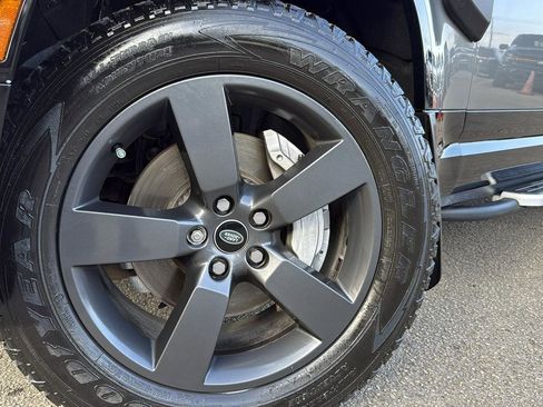 Used 2024 Land Rover Defender 130 X-Dynamic SE image 9