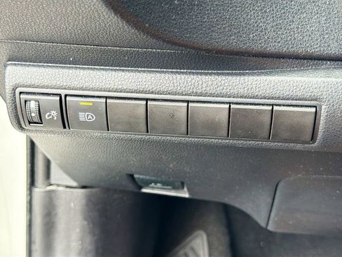 Used 2020 Toyota Corolla LE FWD image 30