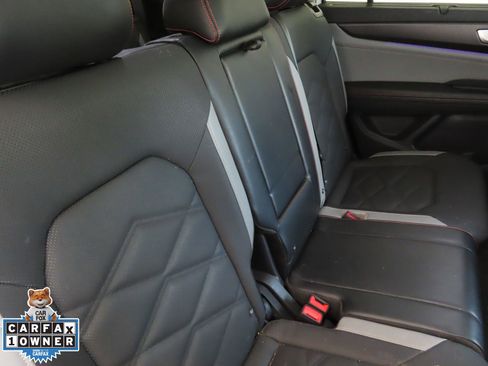 Used 2024 Volkswagen Atlas Peak Edition SE image 26