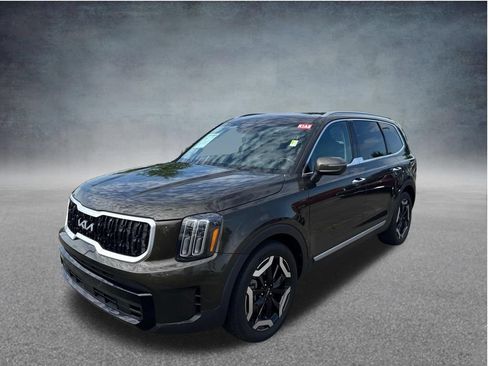 Used 2025 Kia Telluride S FWD image 3