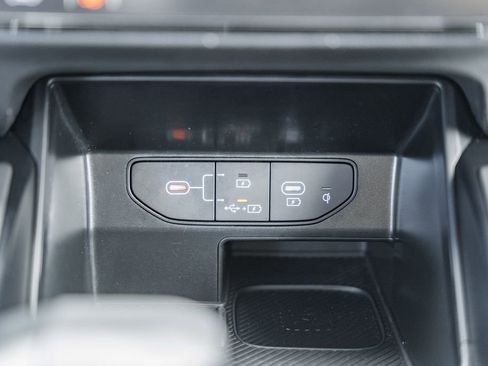 Used 2024 Kia Sorento S image 23