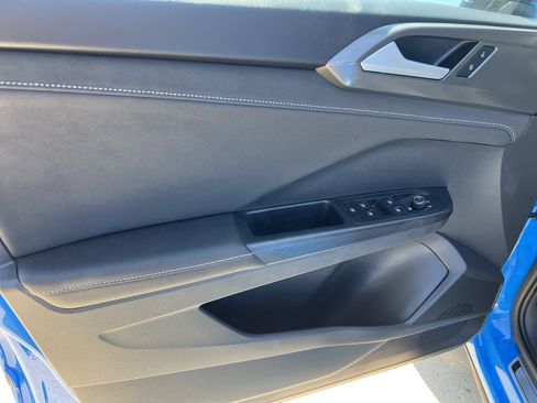 Certified 2025 Volkswagen Taos SE image 13