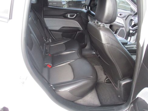 Used 2024 Jeep Compass Latitude image 14