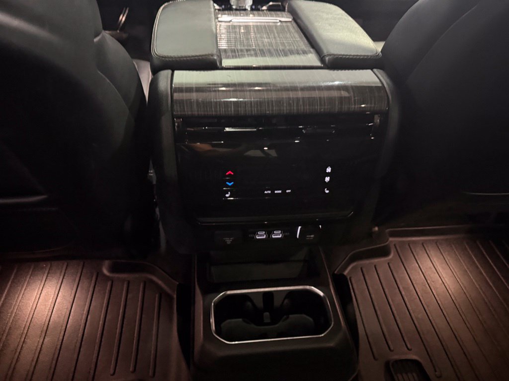 Used 2022 Jeep Wagoneer Series III w/ Premium Group I AWD/4WD image 27