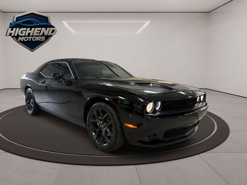 Used 2021 Dodge Challenger SXT w/ Blacktop Package image 8
