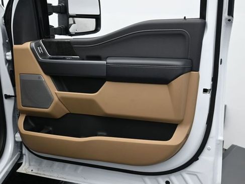 New 2025 Ford F250 XLT w/ Black Appearance Package image 30