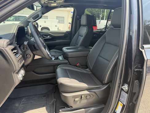 Used 2024 GMC Yukon SLT w/ SLT Premium Package AWD/4WD image 13