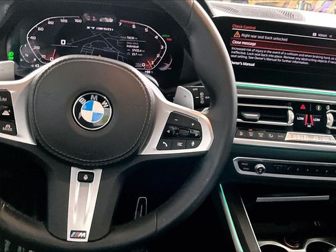 Used 2020 BMW X7 M50i w/ Dynamic Handling Package AWD/4WD image 25