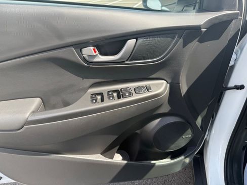 Used 2021 Hyundai Kona Limited FWD image 11