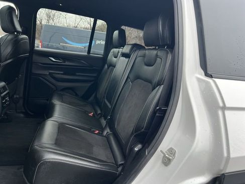 Used 2023 Jeep Grand Cherokee Altitude AWD/4WD image 17