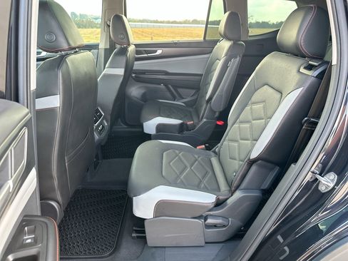 Used 2024 Volkswagen Atlas Peak Edition SE image 22