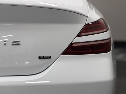 Used 2022 Genesis G70 3.3T image 14