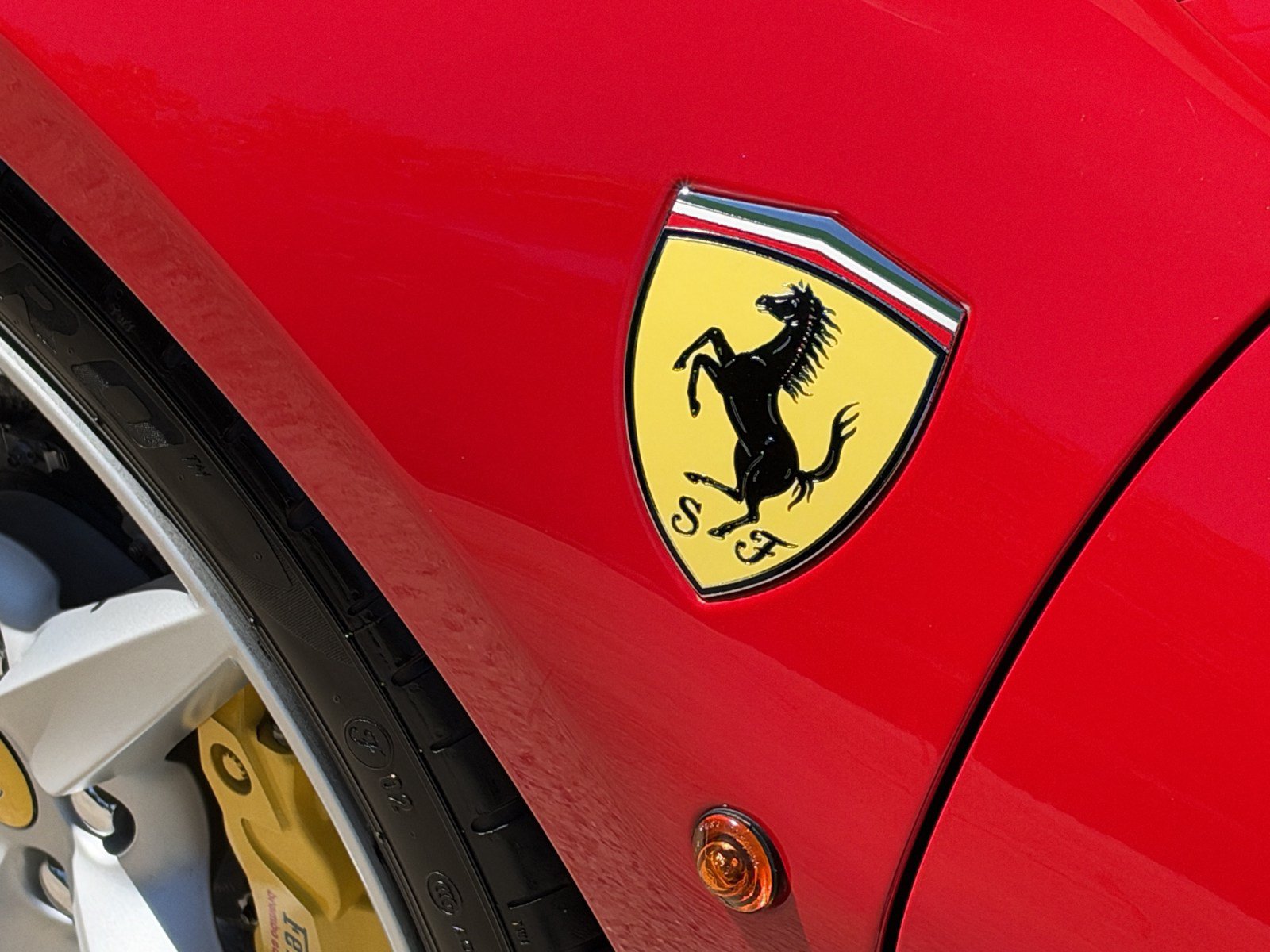 Used 2017 Ferrari 488 GTB RWD image 16