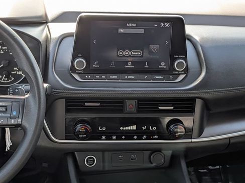 Used 2023 Nissan Rogue SV FWD image 13