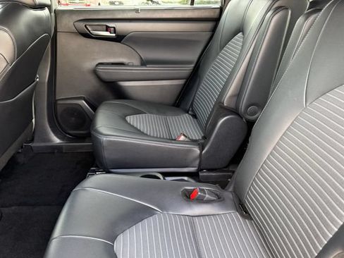 Used 2025 Toyota Highlander XSE AWD/4WD image 26