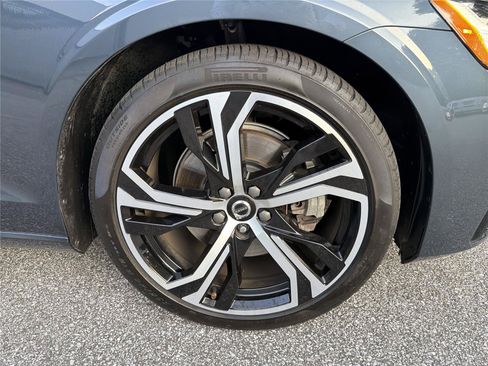 Used 2023 Volvo S60 B5 Core FWD image 11