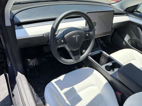 Used 2022 Tesla Model 3 RWD image 2