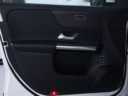 Used 2022 Mercedes-Benz GLA 250 4MATIC w/ AMG Line image 13