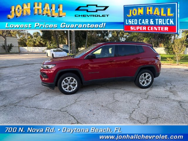 Used 2025 Jeep Compass Latitude AWD/4WD image 3