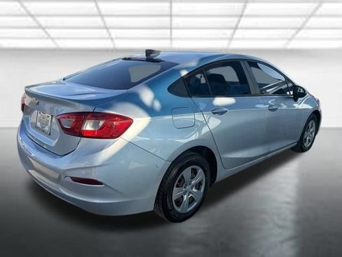 Used 2018 Chevrolet Cruze LS FWD image 3