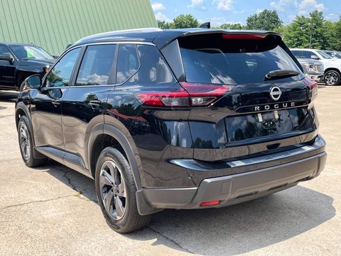 Used 2026 Nissan Rogue SV w/ SV Premium Package FWD image 5