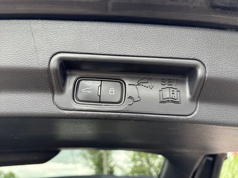 Used 2022 Ford Explorer XLT AWD/4WD image 24