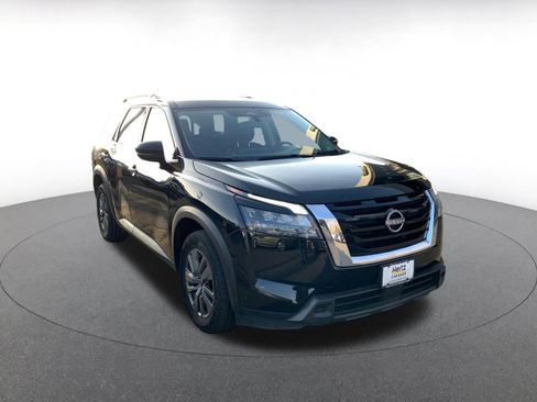 Used 2025 Nissan Pathfinder SV image 1