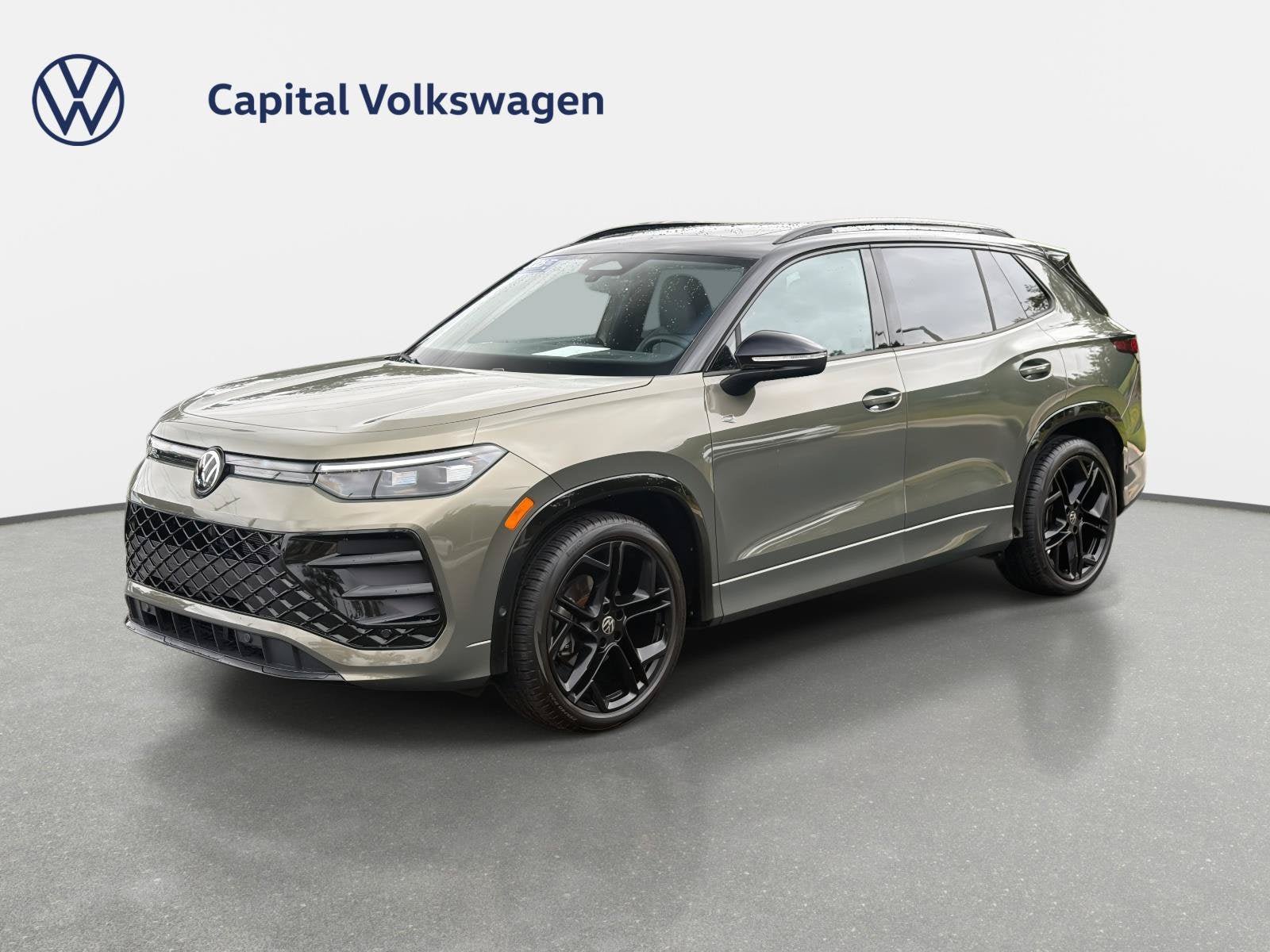Certified 2026 Volkswagen Tiguan SE R-Line FWD image 2