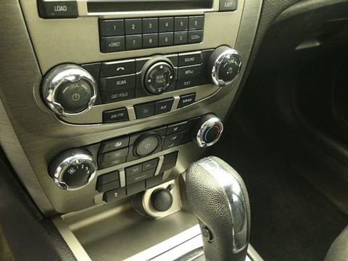 Used 2010 Ford Fusion SE FWD image 18