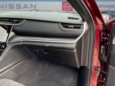 Used 2025 Jeep Grand Cherokee Altitude AWD/4WD image 26
