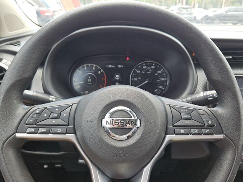 Used 2021 Nissan Kicks SV FWD image 11