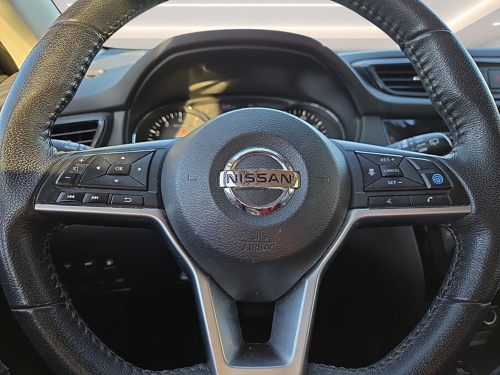 Used 2020 Nissan Rogue SL w/ Premium Package AWD/4WD image 24